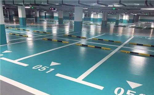 平安平安环氧地坪中涂：构筑坚固地面的关键环节